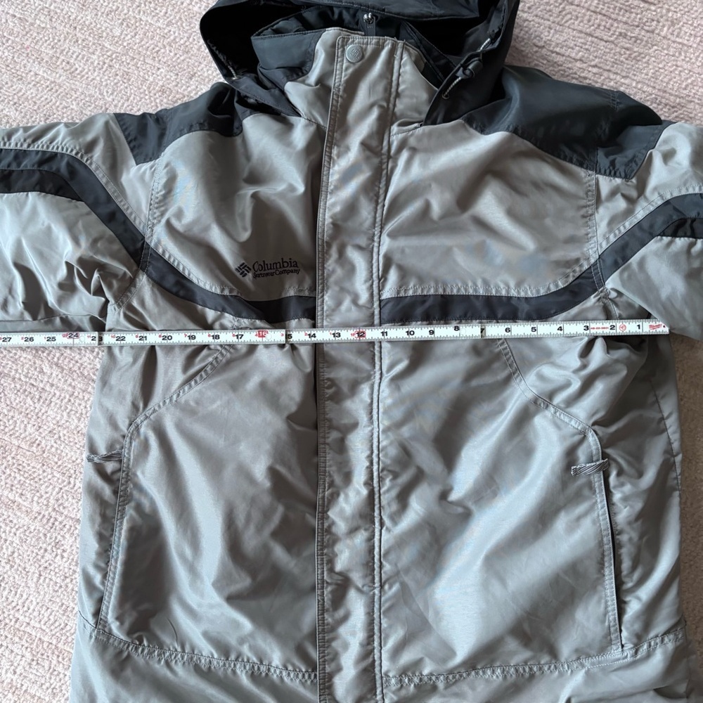 Columbia Men's Two-Tone Thick Winter Jacket - Picture 8 of 9